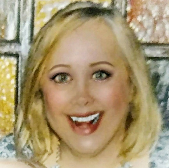 Meet your Posher, Karen - Picture 2 of 2